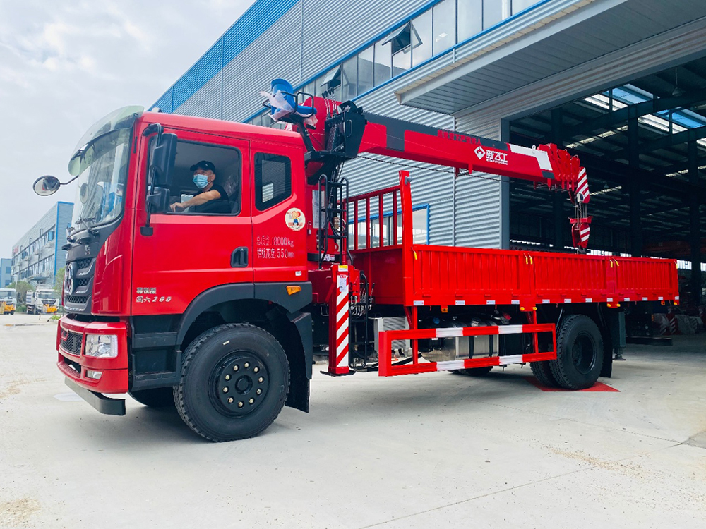 國六東風(fēng)T5后雙橋新飛工12噸五節(jié)直臂吊機隨車吊